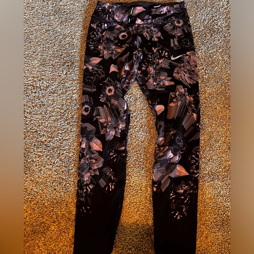 Nike leggings size small